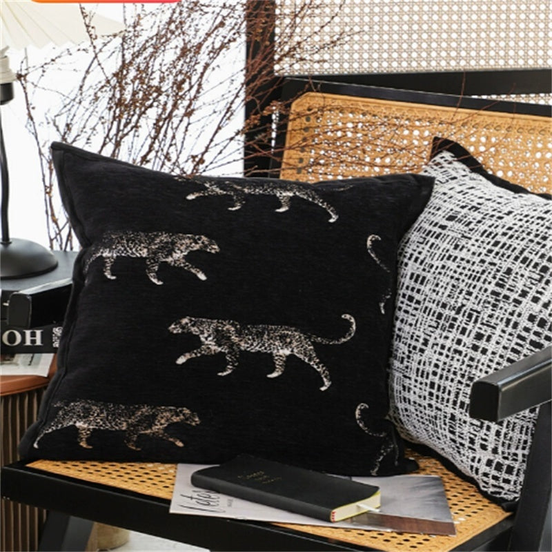 HKM-418835 Three-Dimensional Black and White Leopard Square Pillow Cover