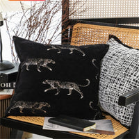 HKM-418835 Three-Dimensional Black and White Leopard Square Pillow Cover