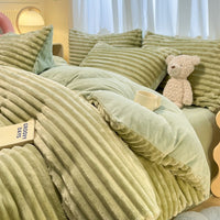 HKM-420179 Dehaired Angora Milk Fiber Thickened 4-Piece Bedding Set with Duvet Cover and Sheets