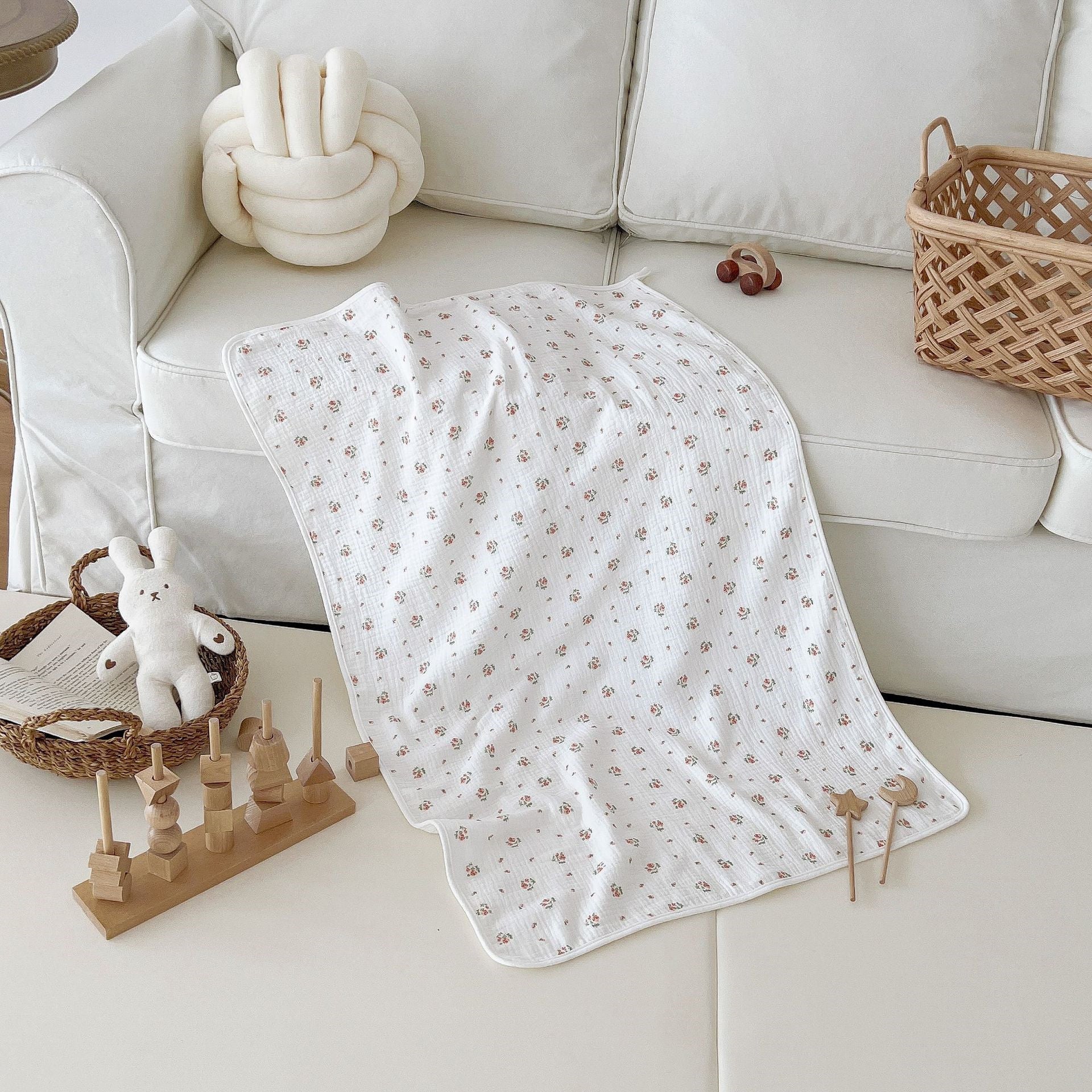 HKM-431955 Cotton Baby Bath Towel - Soft and Durable for All Seasons, Various Cartoon Patterns Available