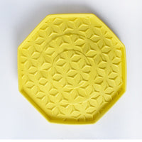 HKM-433555 Pet Silica Gel Lick Mat with Suction Cups - Available in Red, Yellow, Green, and Blue