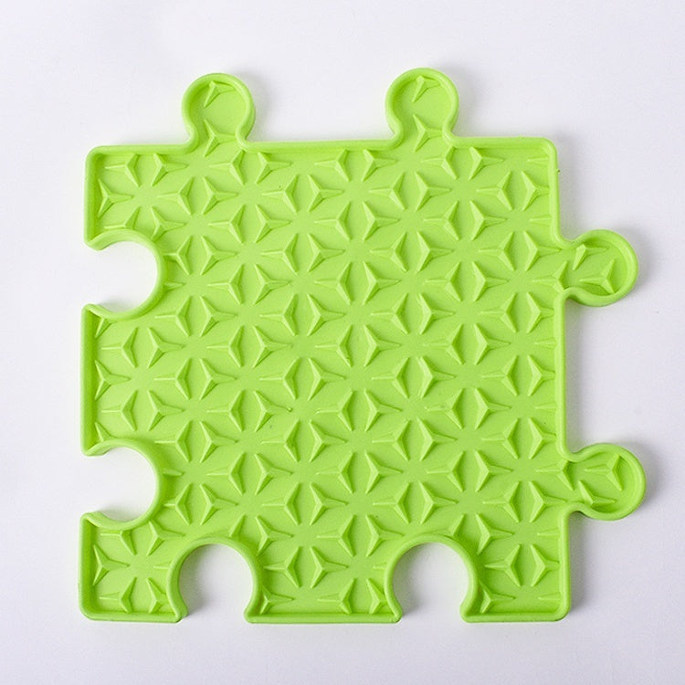 HKM-433555 Pet Silica Gel Lick Mat with Suction Cups - Available in Red, Yellow, Green, and Blue