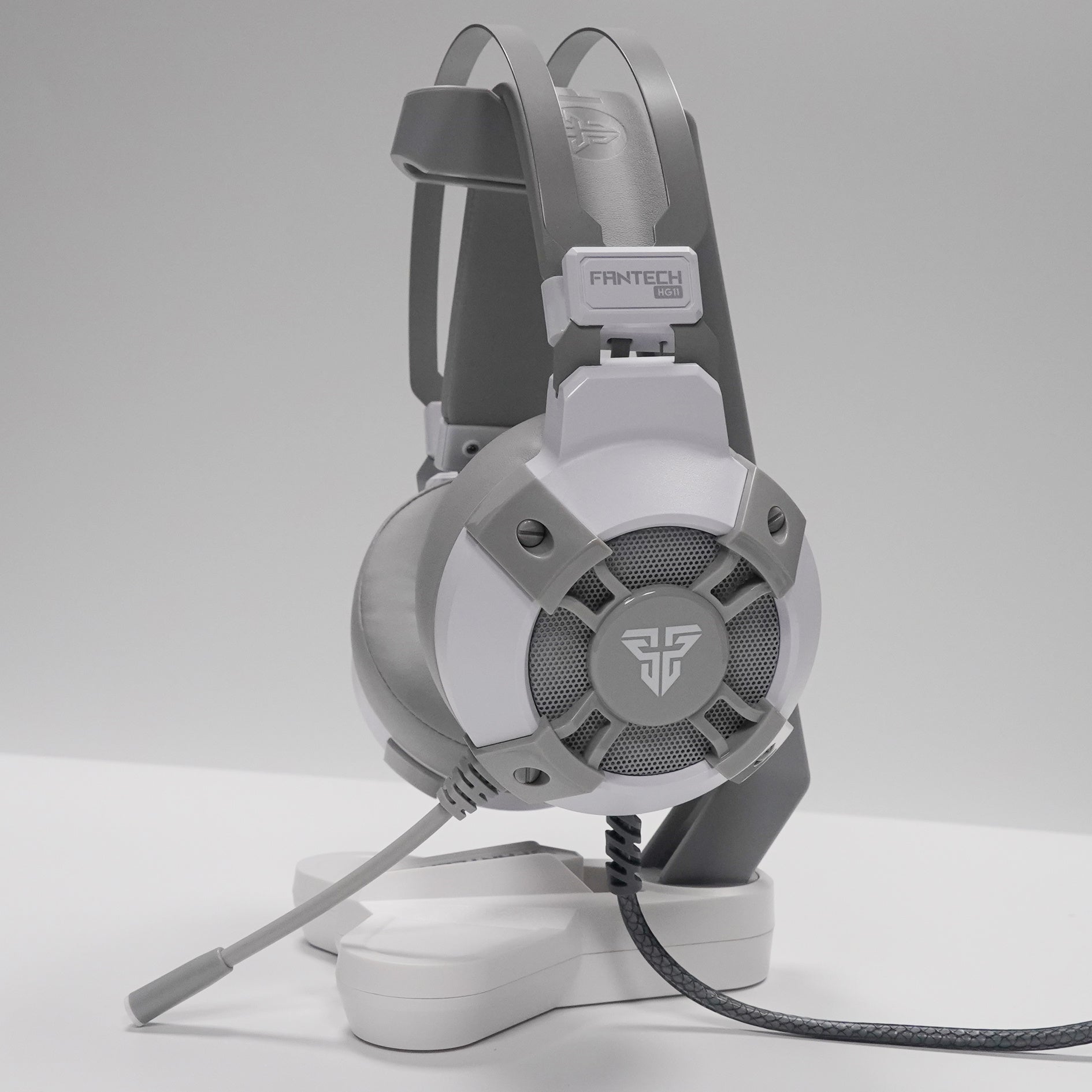 HKM-434899 FANTECH HG11 Professional Gaming Headset with True Virtual 7.1 Surround Sound and RGB Lighting