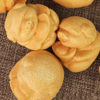 HKM-437075 Cute Solid Bamboo Pig Carving Ornament for Gifts and Decor