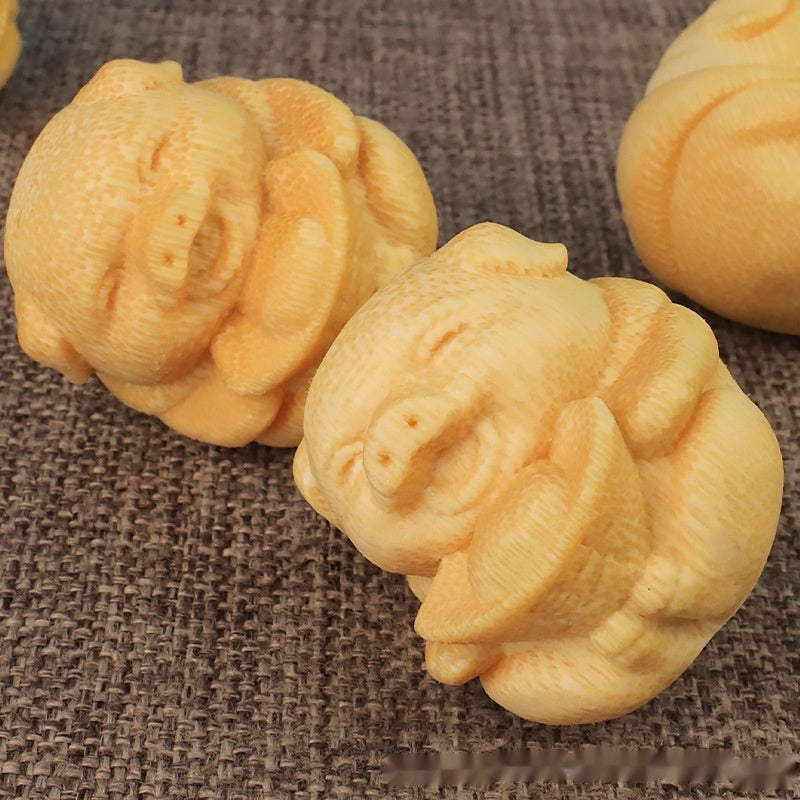 HKM-437075 Cute Solid Bamboo Pig Carving Ornament for Gifts and Decor