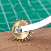 HKM-439123 Crimping Wheel Tool with Wooden Handle for Paper, Fabric, and Leather