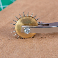 HKM-439123 Crimping Wheel Tool with Wooden Handle for Paper, Fabric, and Leather