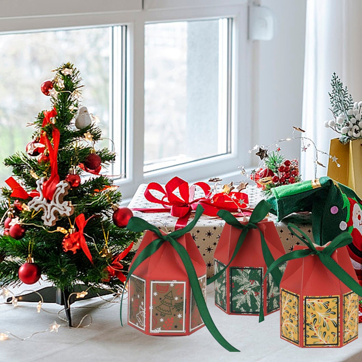HKM-455379 20-Pack Christmas Treat Boxes with Ribbons in Festive Colors for Holiday Gifts and Party Favors