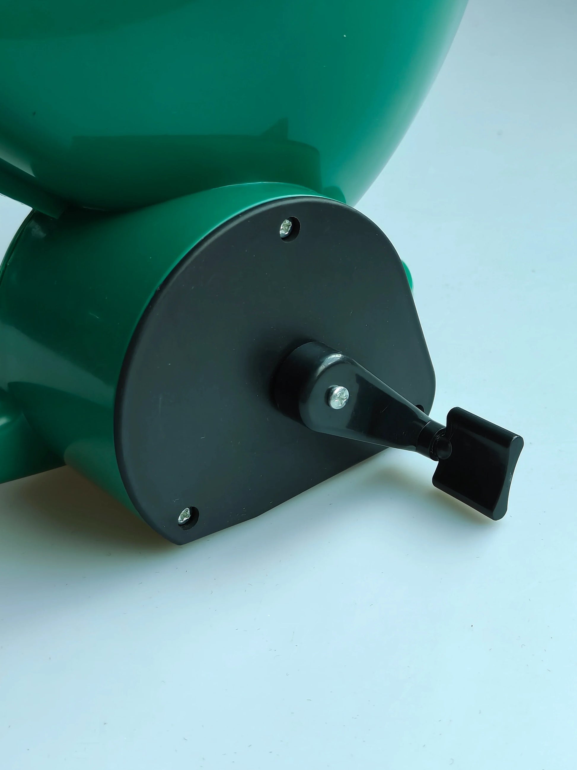 KTX-475859 Handheld 1.5L Seed and Fertilizer Spreader for Efficient Lawn and Garden Care