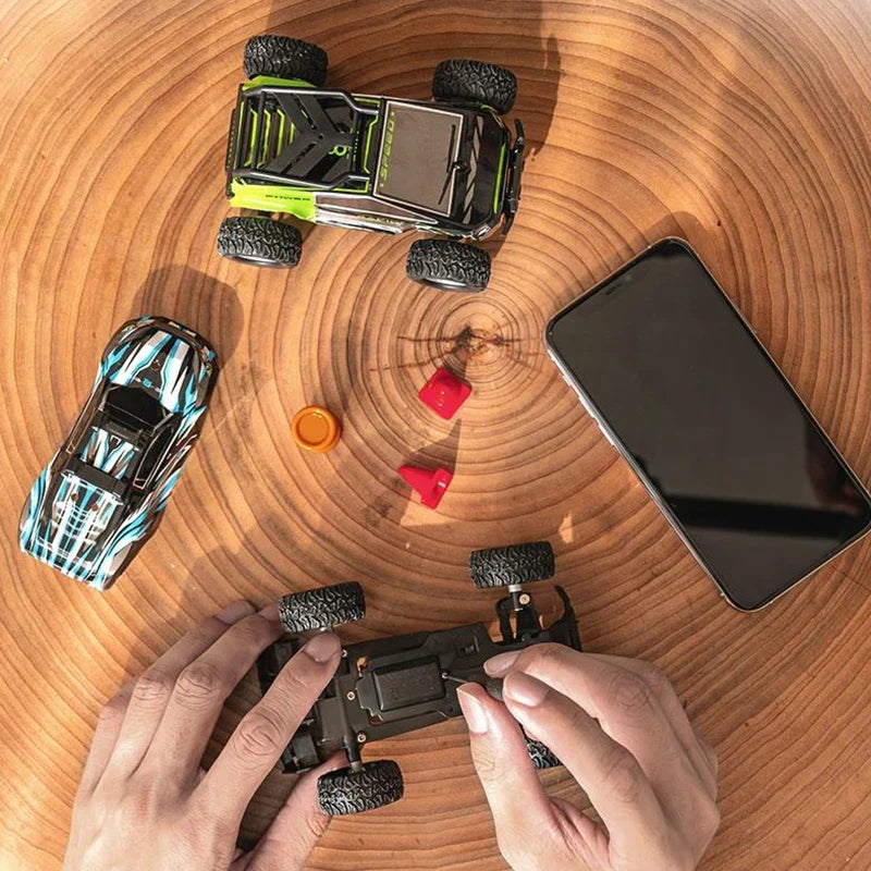 HKM-475923 Mini RC High Speed Car, 1/32 Scale, 20km/h Off-Road Remote Control Truck for Kids, Indoor-Outdoor Use