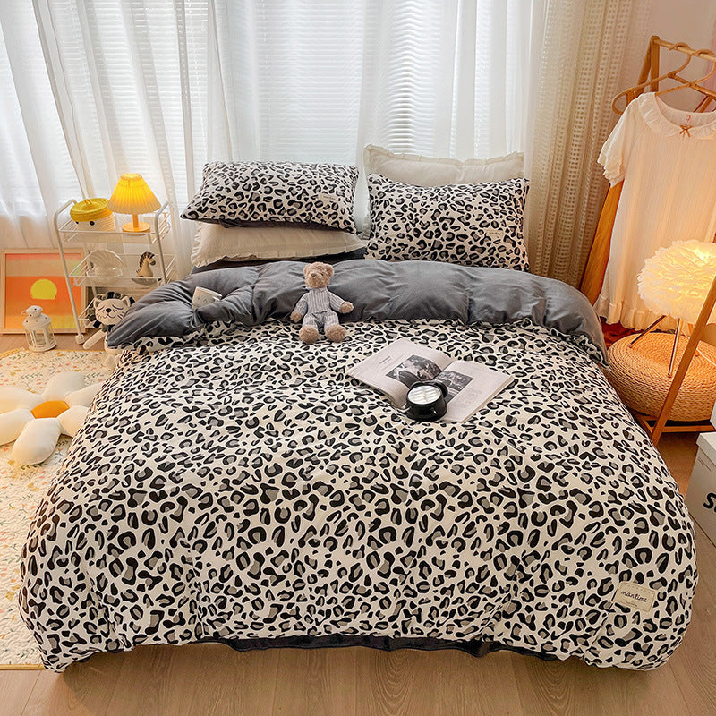 HKM-513043 Cotton and Velvet Four-Piece Bed Set for Autumn and Winter with Stylish Prints