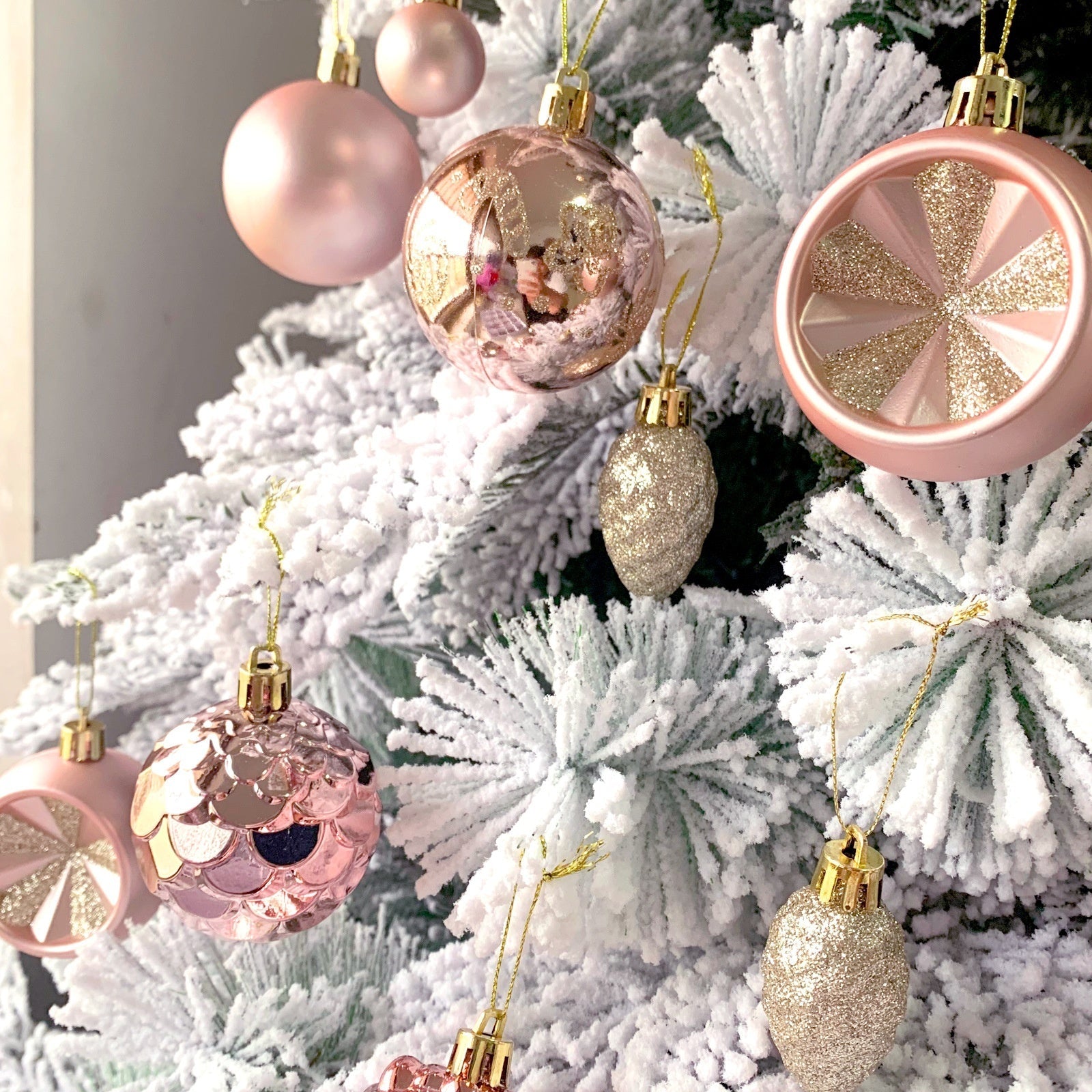 HKM-514003 Elegant Christmas Decoration Pendant - Electroplated Plastic Decorative Ball in Special-shaped Design, European & American Style