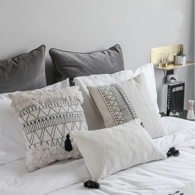 HKM-545619 Geometric Black and White Tufted Tassel Cushion Cover - 45x45 cm, Cotton and Polyester Fiber Blend