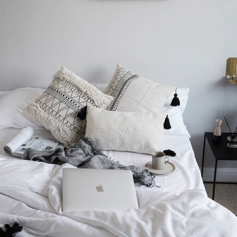 HKM-545619 Geometric Black and White Tufted Tassel Cushion Cover - 45x45 cm, Cotton and Polyester Fiber Blend