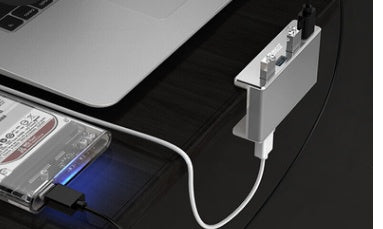 HKM-557715 4-Port USB 3.0 Hub and Splitter with 5GBPS Transmission Speed