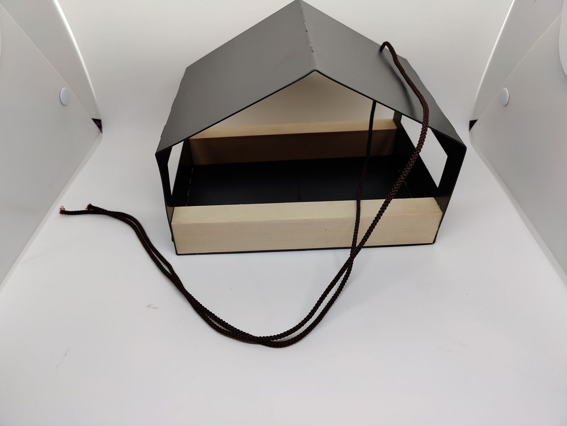 HKM-595475 Stylish Black Metal Hanging Bird Feeder for Outdoor Garden Decoration