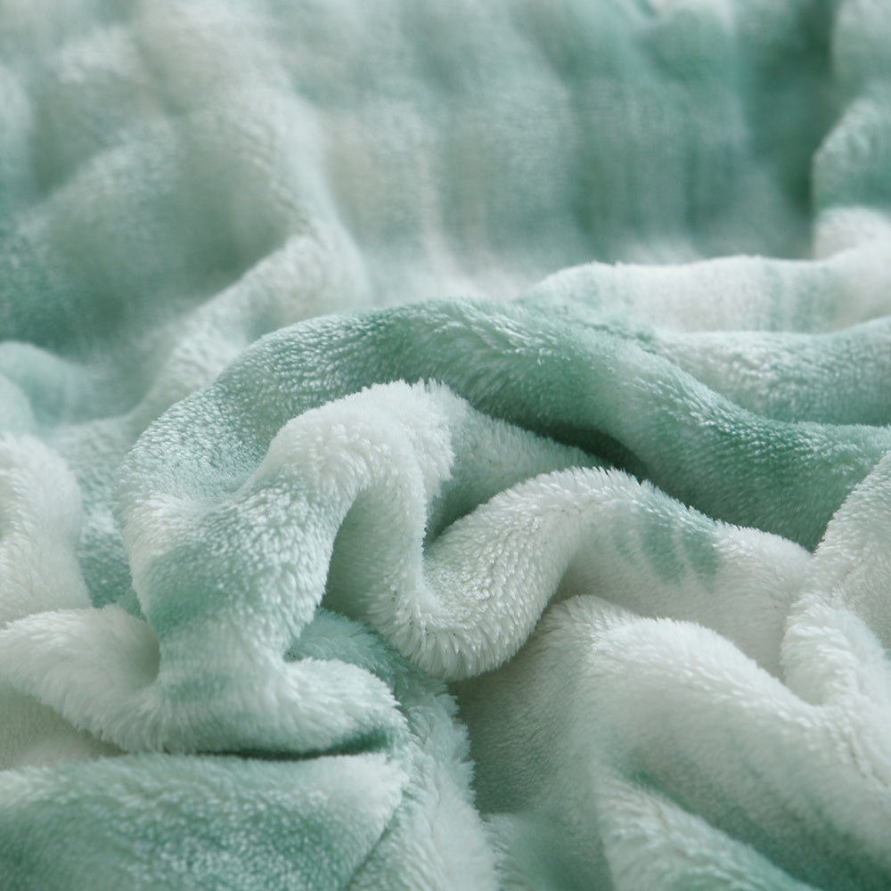 HKM-596371 Reversible Velvet Camouflage Duvet Cover Set with Faux Rabbit Fur - Green, Includes Duvet Cover & Pillowcases