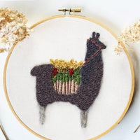 HKM-599827 DIY Handcrafted Embroidery Material Package for Beginners - Cotton and Linen with Cartoon Patterns, 15x15 cm