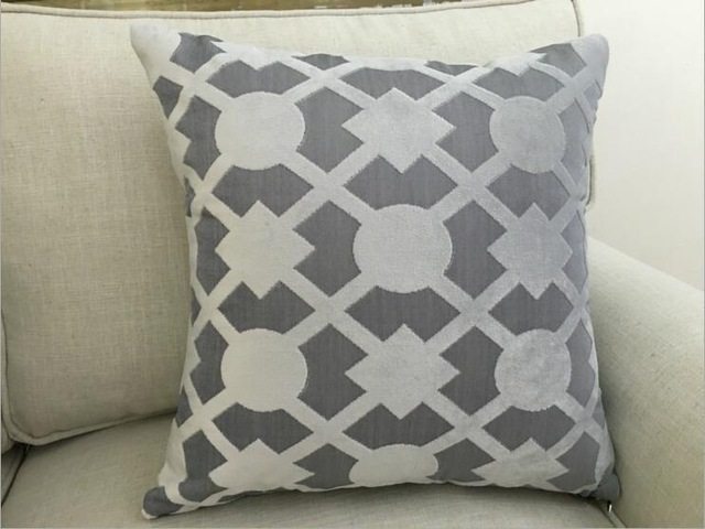 HKM-602515 Soft Flannel Cushion Cover with Invisible Zipper - Stylish Decor Throw Pillow