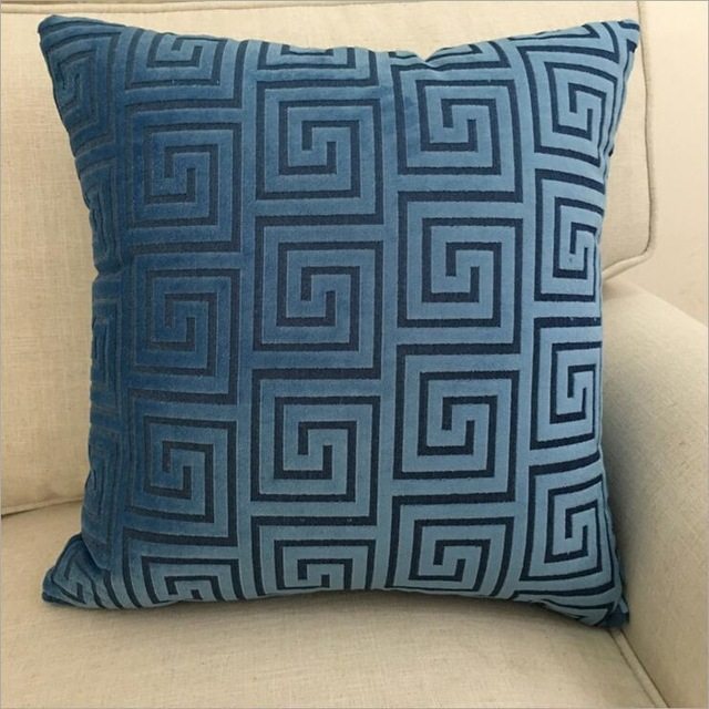 HKM-602515 Soft Flannel Cushion Cover with Invisible Zipper - Stylish Decor Throw Pillow
