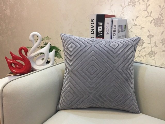 HKM-602515 Soft Flannel Cushion Cover with Invisible Zipper - Stylish Decor Throw Pillow