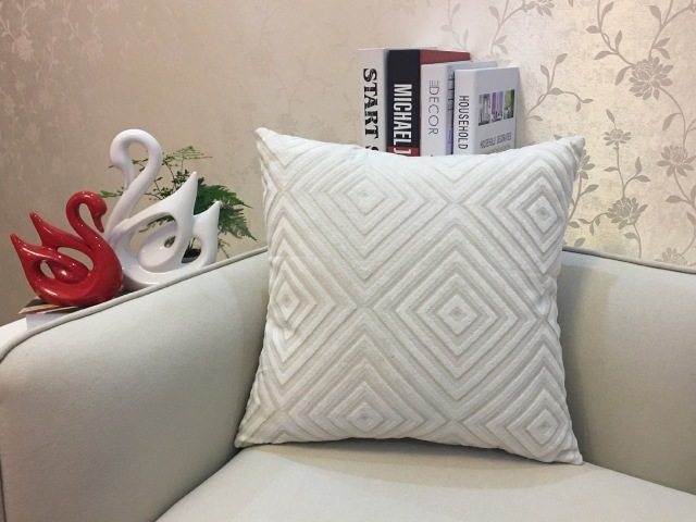 HKM-602515 Soft Flannel Cushion Cover with Invisible Zipper - Stylish Decor Throw Pillow