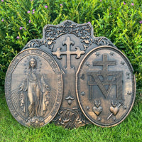 HKM-604563 Wooden Carved Christmas Wall Hanging Decoration with Figure Design