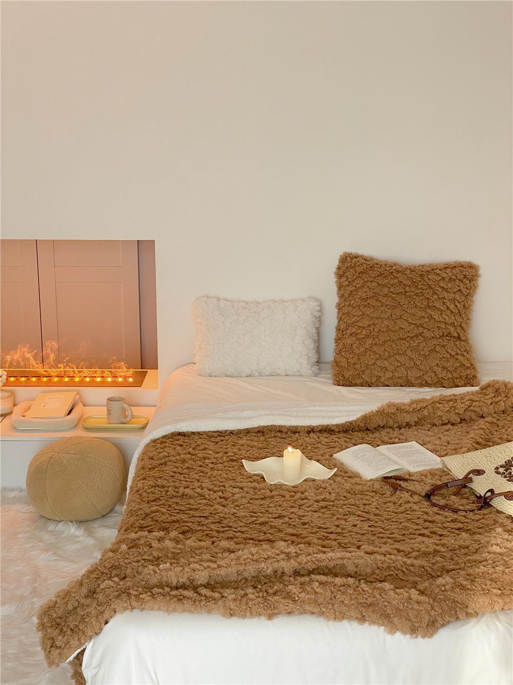 HKM-619411 Soft Cloud Puff Lambswool Blanket – Modern Chenille Design in Two Sizes and Two Colors for All Seasons
