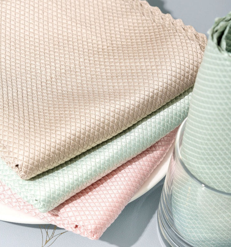 HKM-632019 Absorbent Microfiber Towel for Kitchen Cleaning - Random Colors, Plain Design, Ideal for Glass