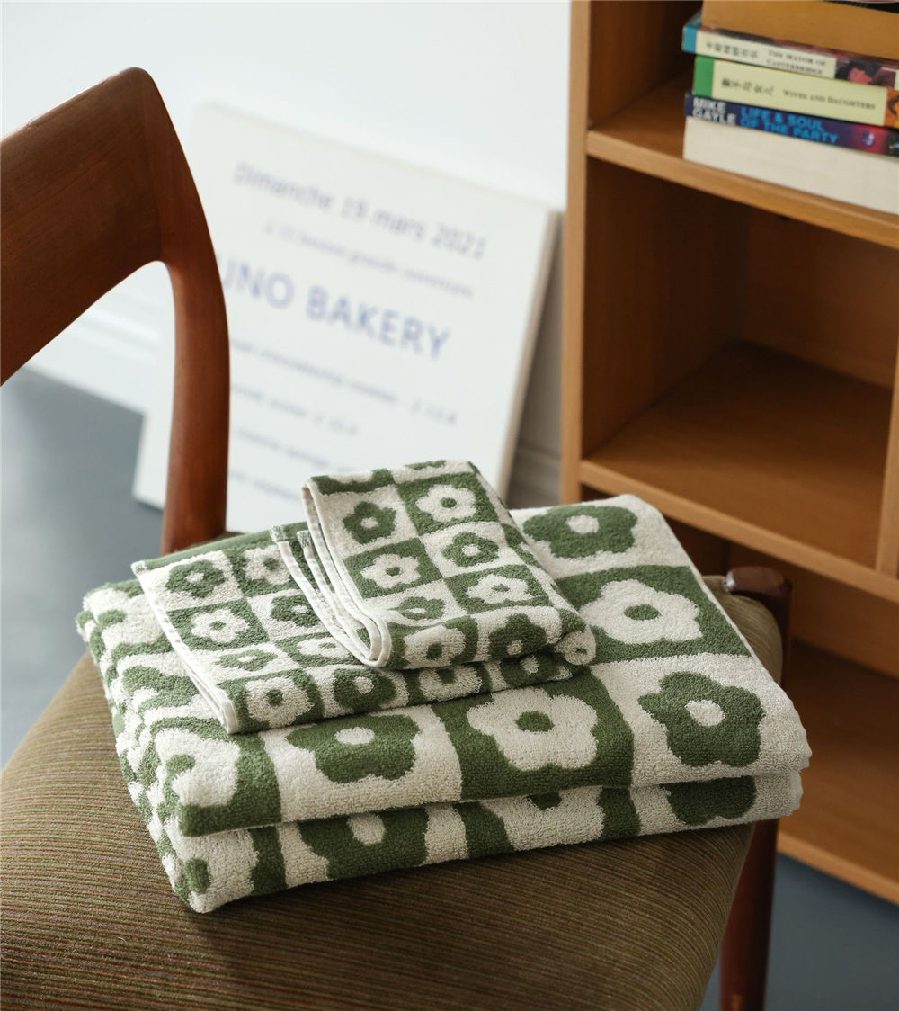 KTX-633171 Retro Style Cotton Fish Scale Towel Set - Face and Bath Towels in Lattice Floral Colors