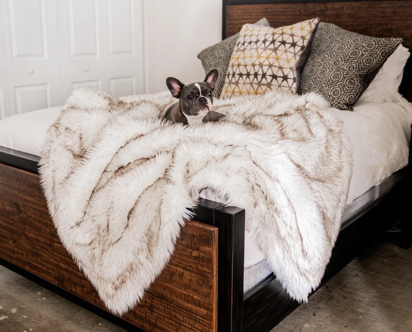 HKM-637331 Winter Thick Pet Warm Pad for Dogs, Cats, and Small Animals - Soft Cloth, Grey and White