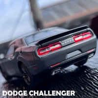 HKM-638995 1:32 Scale Dodge Challenger Alloy Model Car with Pullback Action, Sound, and Light Features