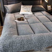 HKM-642131 Winter Lamb Wool Mattress - European Style, Moisture-Absorbing, Breathable Lamb Velvet Fabric, Multiple Sizes Available