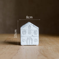 HKM-642579 Charming Ceramic Little House Flower Pot for Garden and Balcony Decor