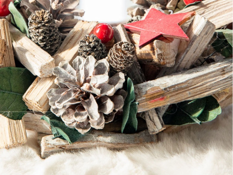 HKM-646867 Nordic Porvoo Christmas Wreaths in Silver and Red Variants