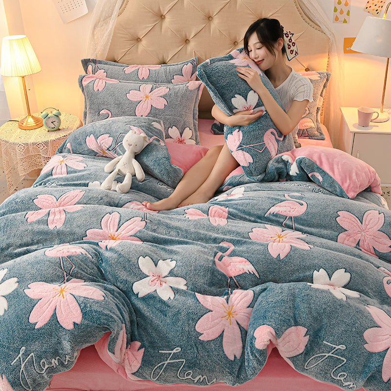 HKM-647571 Coral Velvet Double-Sided Bedding Set with Cartoon Patterns, 4-Piece Collection for Various Bed Sizes