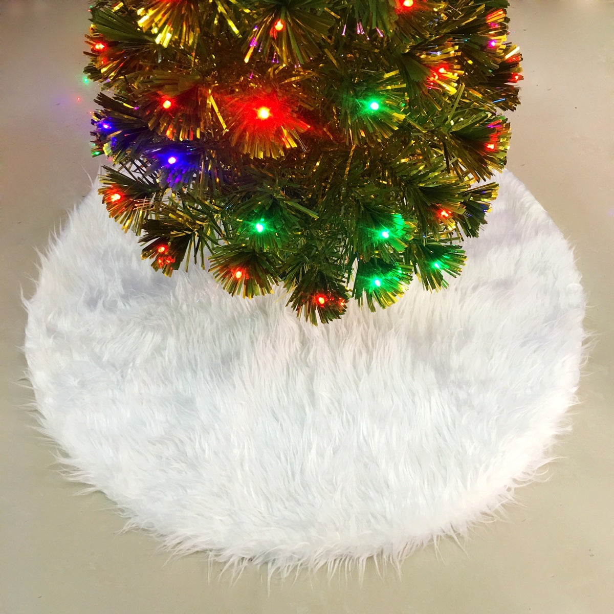 HKM-656915 Soft Fabric Christmas Tree Skirt in Various Sizes - Perfect for Holiday Decorations and Gift Wrapping