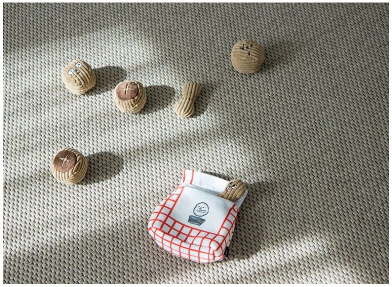 HKM-662355 Korean Walnut Peanut Sniffing Toy for Dogs with Hidden Treats and Sounding Features