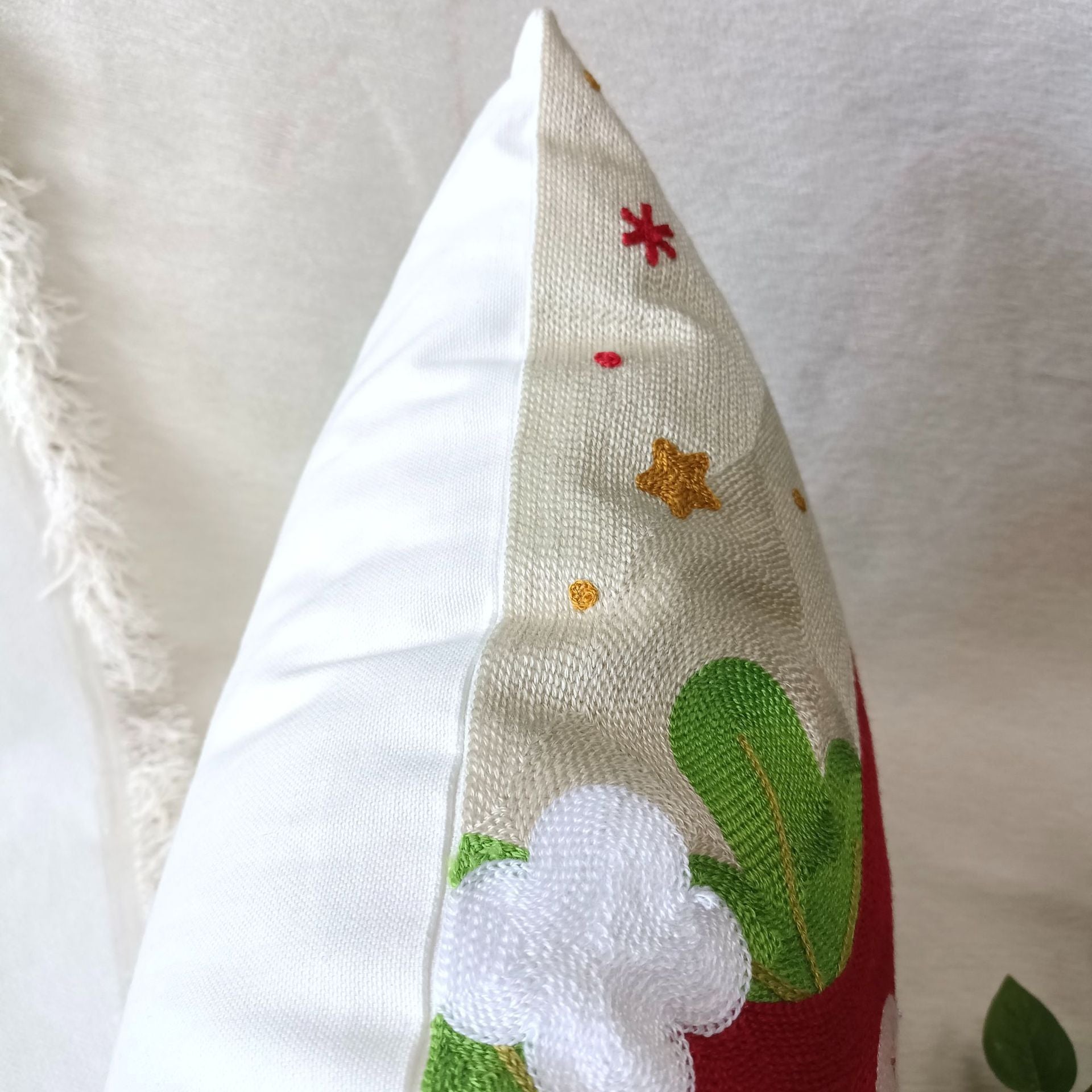 HKM-665171 Santa Claus Cartoon Embroidery Pillow Cover - 45x45cm, Soft PP Cotton, Holiday Decoration