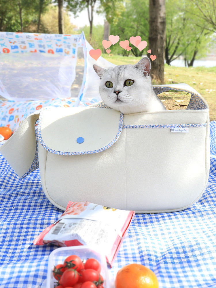 HKM-667859 Portable Cat Carrier Bag for Cats Under 12 kg - Stylish Black and White Design