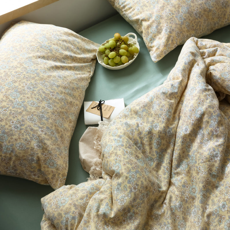 HKM-678035 Cotton Floral Quilt Cover Set with Knitted Fabric, Pillowcase & Sheet for Comfortable Sleep