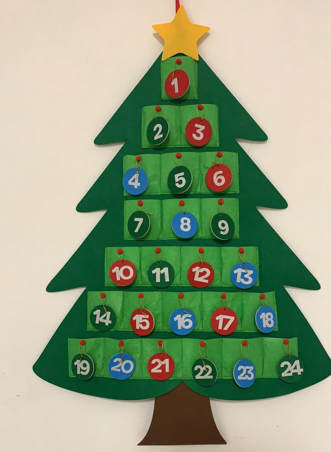 HKM-678483 Festive Felt Christmas Tree Calendar for Seasonal Decorations