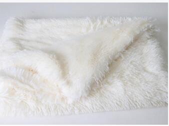 HKM-680531 Cozy Wool and Polyester Pet Blanket for Dogs and Cats - Soft, Durable, Multi-Season Use