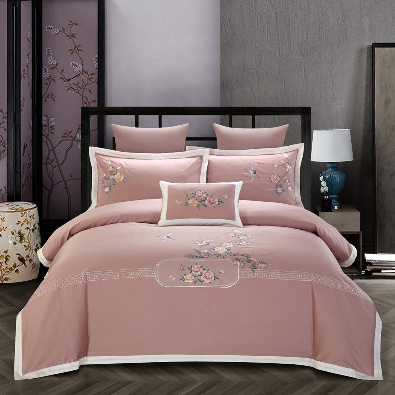 HKM-682323 Elegant Cotton Embroidery Bedding Set for 1.5m/2.0m Beds - 4-Piece Collection with Quilt, Sheet, and Pillowcases
