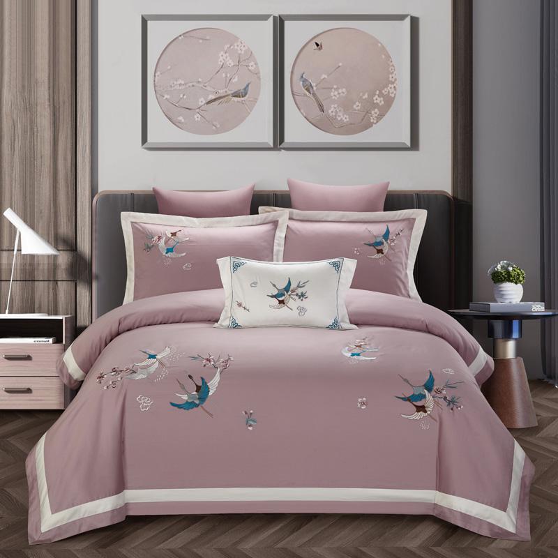HKM-682323 Elegant Cotton Embroidery Bedding Set for 1.5m/2.0m Beds - 4-Piece Collection with Quilt, Sheet, and Pillowcases