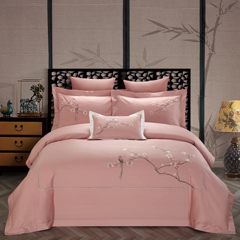 HKM-682323 Elegant Cotton Embroidery Bedding Set for 1.5m/2.0m Beds - 4-Piece Collection with Quilt, Sheet, and Pillowcases