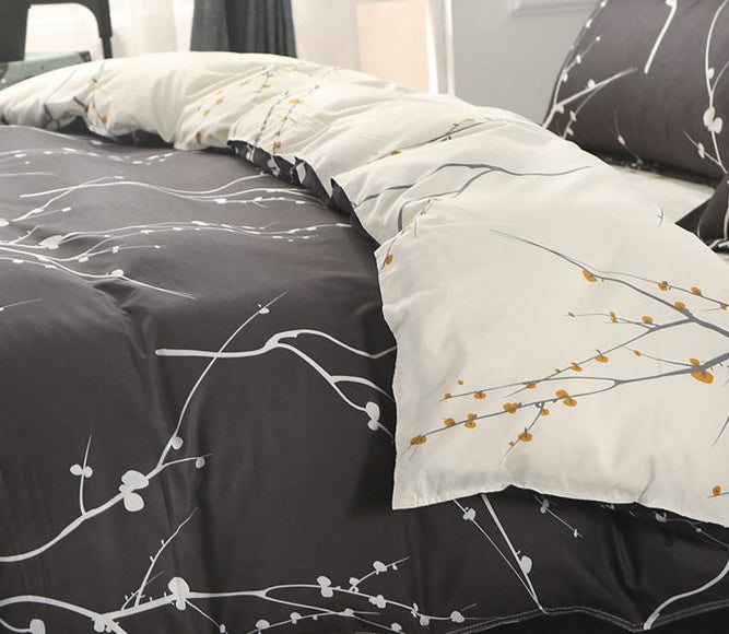 HKM-686099 Elegant Four-Piece Quilt Set in Various Sizes: Single to King Options