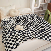 HKM-708499 Checkered Flannel Blanket - Thick Polyester Fiber for All Seasons (100x150cm)