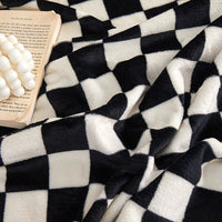 HKM-708499 Checkered Flannel Blanket - Thick Polyester Fiber for All Seasons (100x150cm)