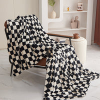 HKM-708499 Checkered Flannel Blanket - Thick Polyester Fiber for All Seasons (100x150cm)
